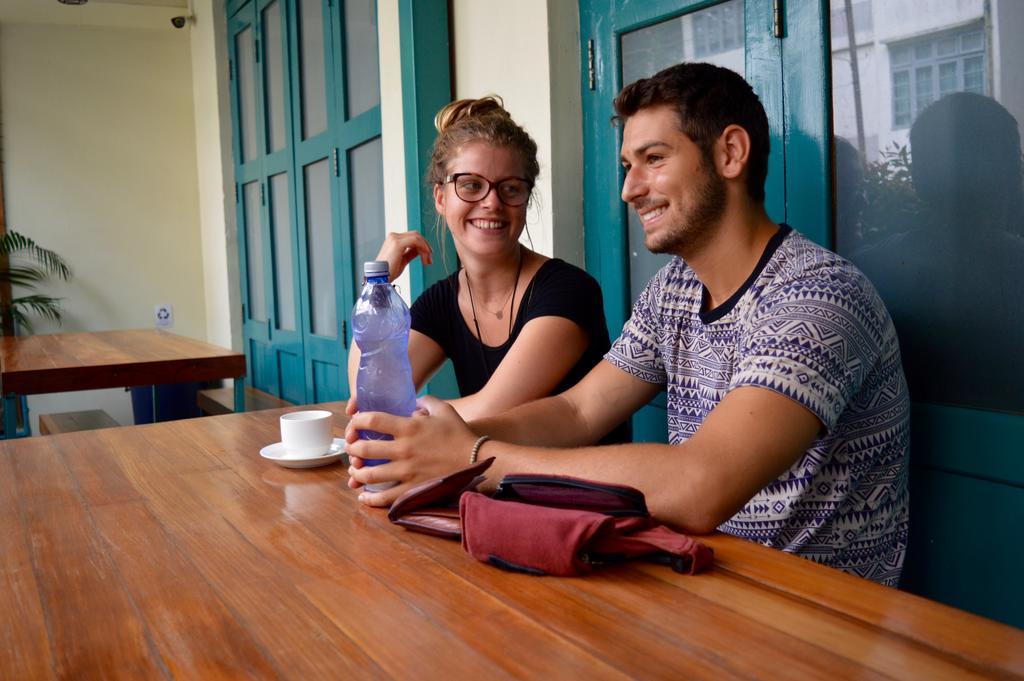 Pickled Tea Hostel Yangon Esterno foto
